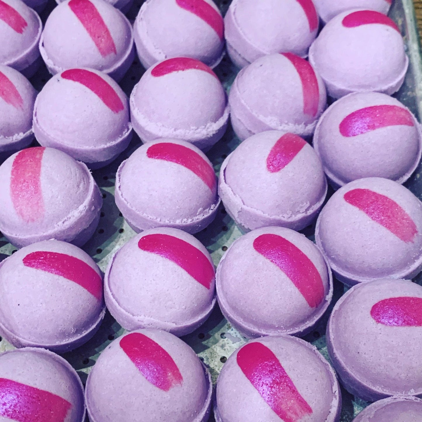 Black Raspberry Vanilla Bath Bomb 2.5oz - Lounies Soap Co.