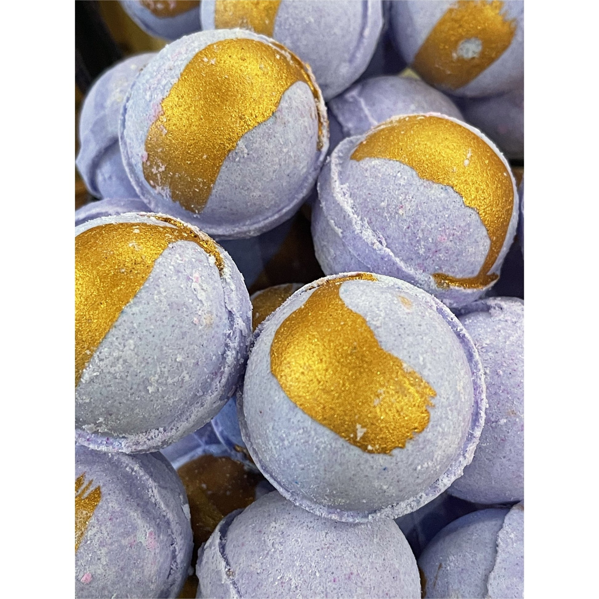 Vanilla Sandalwood Bath Bomb 2.5oz - Lounies Soap Co.